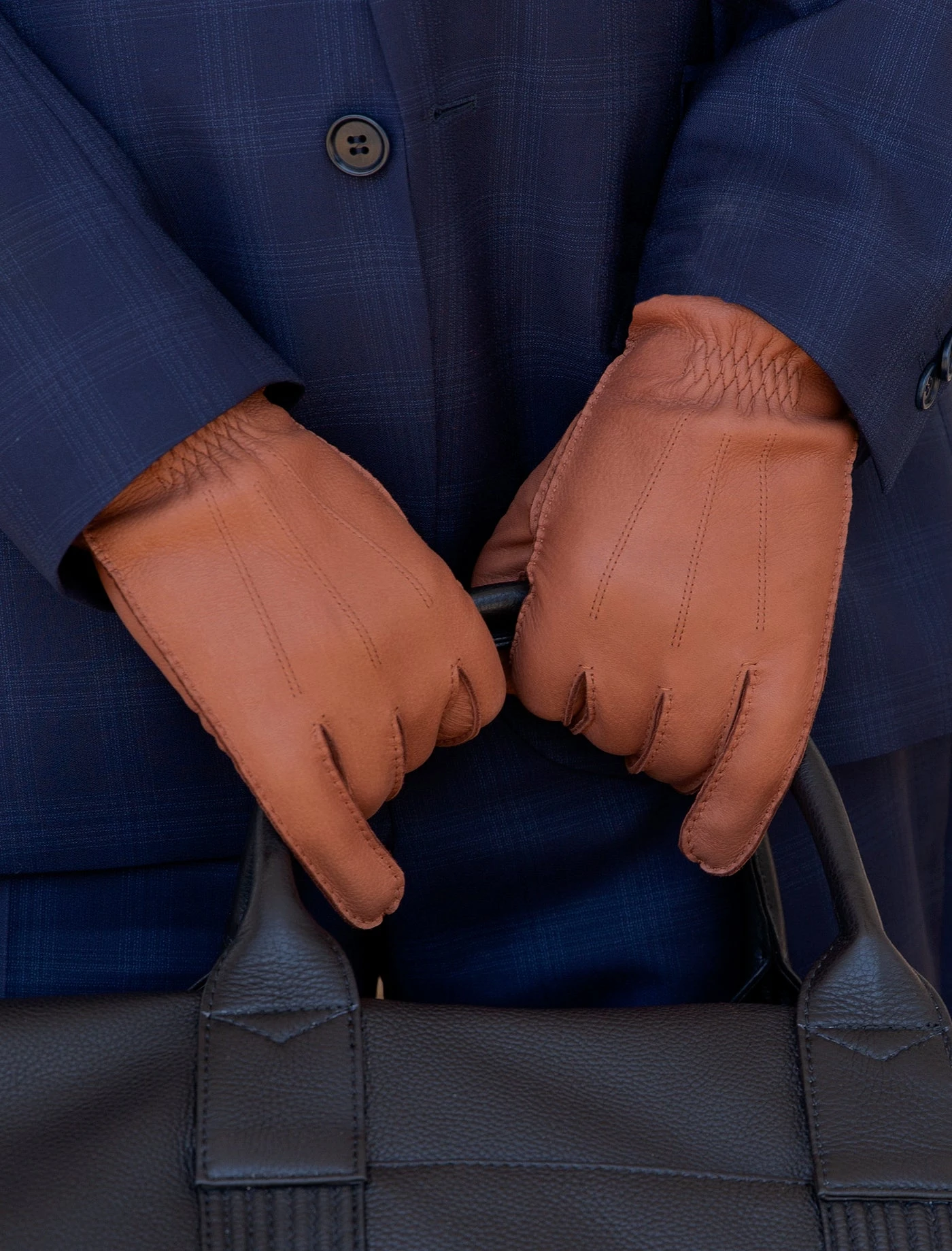 Men's Heritage Three-Point Fur-Lined Deerskin Leather Gloves 6 Men's Heritage Three-Point Fur-Lined Deerskin Leather Gloves - Image 6