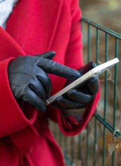 Women's Heritage Touchscreen Three-Point Cashmere-Lined Leather Gloves 10 Women's Heritage Touchscreen Three-Point Cashmere-Lined Leather Gloves -Dents Luxury Accessories Sales 17 1151 Black 2