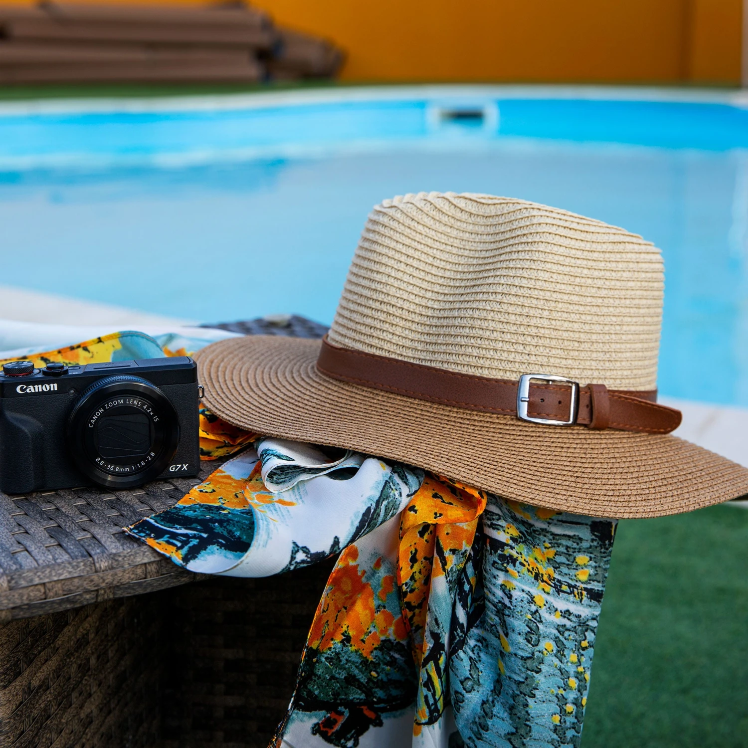 Women’s Two-Tone Straw Fedora Hat With Buckle Trim 2 Women’s Two-Tone Straw Fedora Hat With Buckle Trim - Image 2