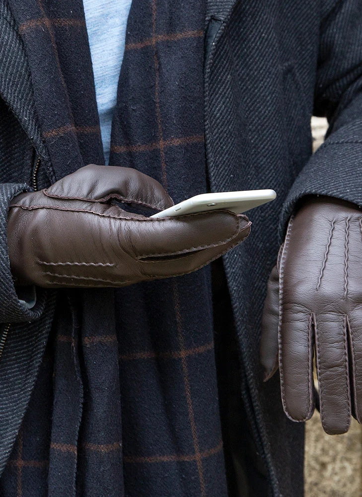 Men's Touchscreen Handsewn Three-Point Cashmere-Lined Leather Gloves 4 Men's Touchscreen Handsewn Three-Point Cashmere-Lined Leather Gloves - Image 4