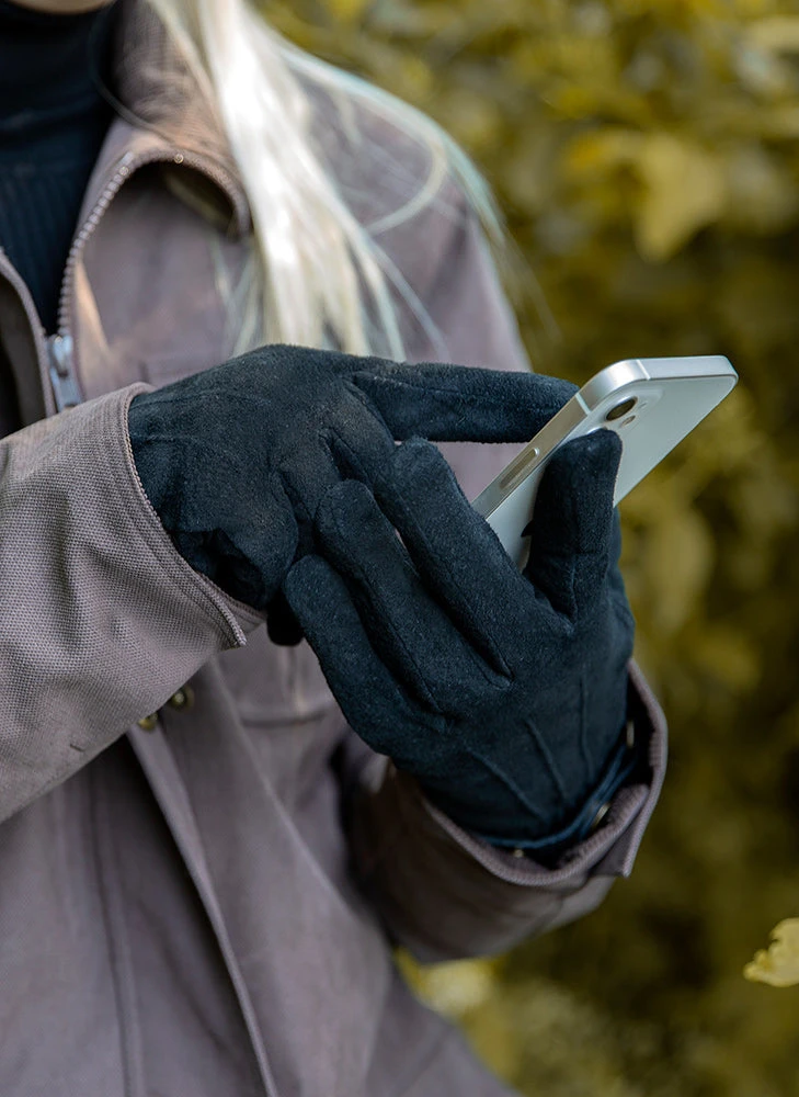 Women's Touchscreen Water-Resistant Three-Point Fleece-Lined Suede Gloves 4 Women's Touchscreen Water-Resistant Three-Point Fleece-Lined Suede Gloves - Image 4