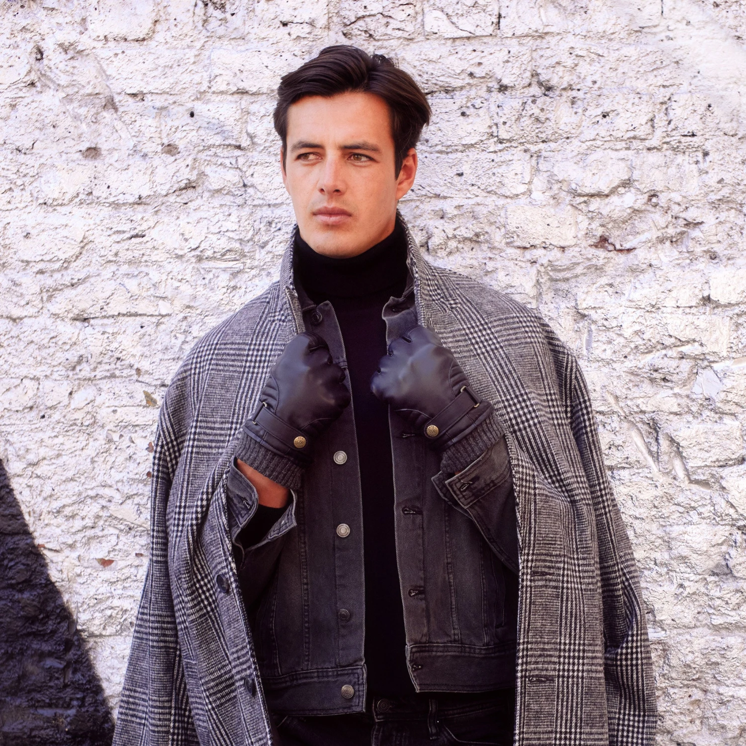 Men’s Touchscreen Lined Leather Gloves With Stitch Detail 2 Men’s Touchscreen Lined Leather Gloves With Stitch Detail - Image 2