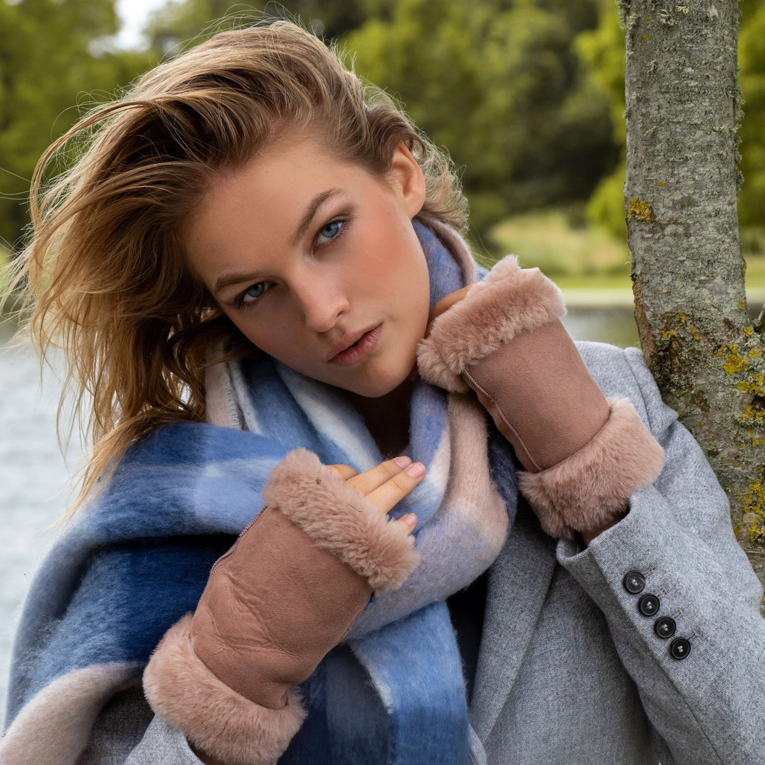 Women's Fingerless Sheepskin Mittens 4 Women's Fingerless Sheepskin Mittens - Image 4