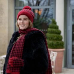 Women’s Knitted Bobble Hat With Dogtooth Pattern -Dents Luxury Accessories Sales womens dogtooth pattern knitted hat red