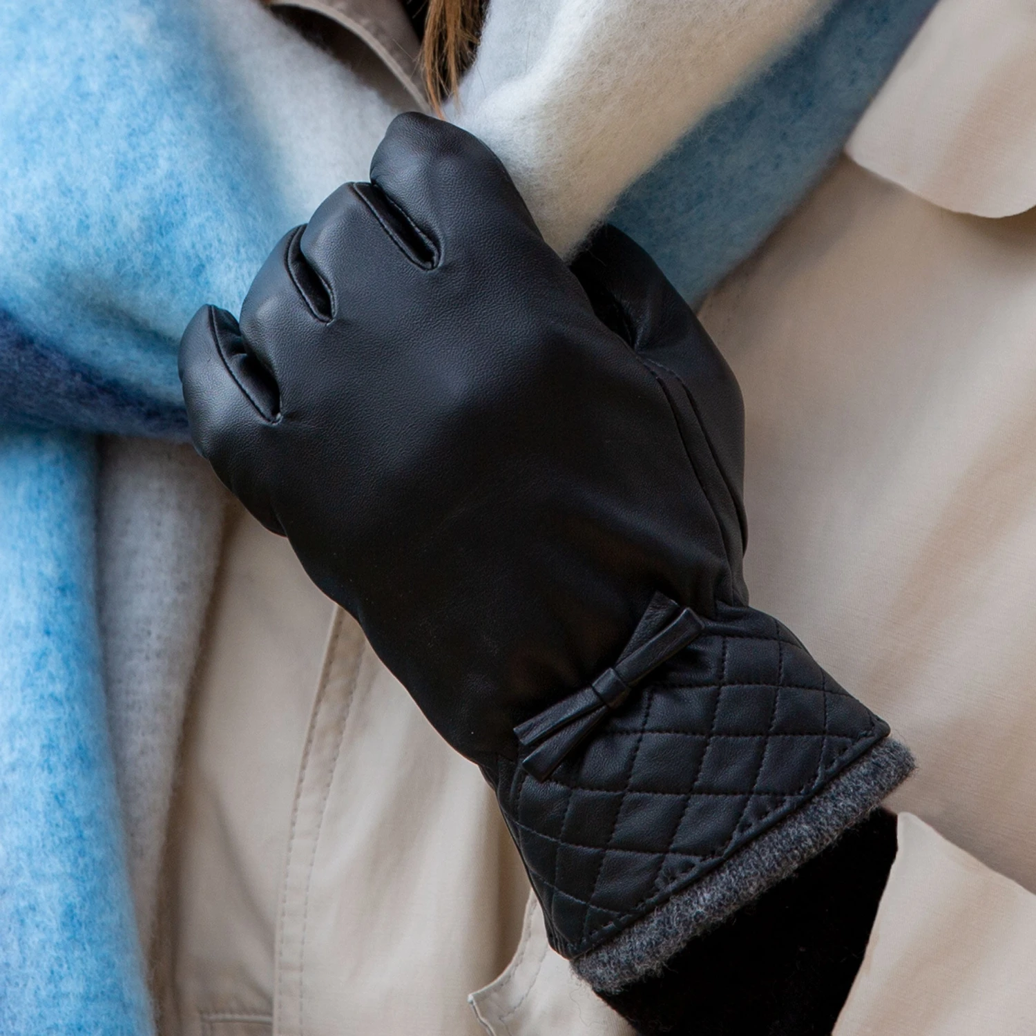 Women’s Wool-Lined Leather Gloves With Quilted Cuffs And Bow 5 Women’s Wool-Lined Leather Gloves With Quilted Cuffs And Bow - Image 5